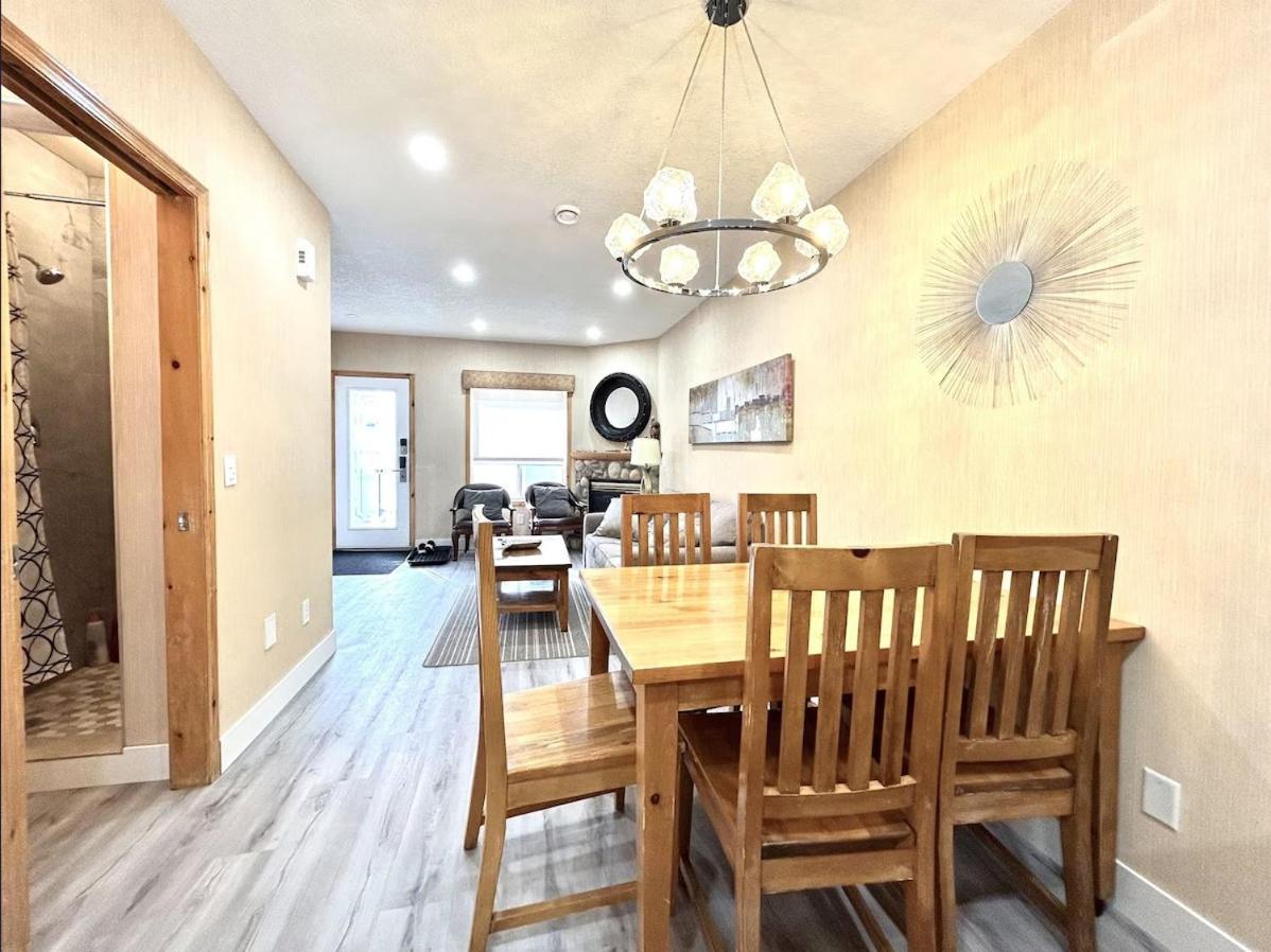 Banff Wood Lodge Канмор Экстерьер фото