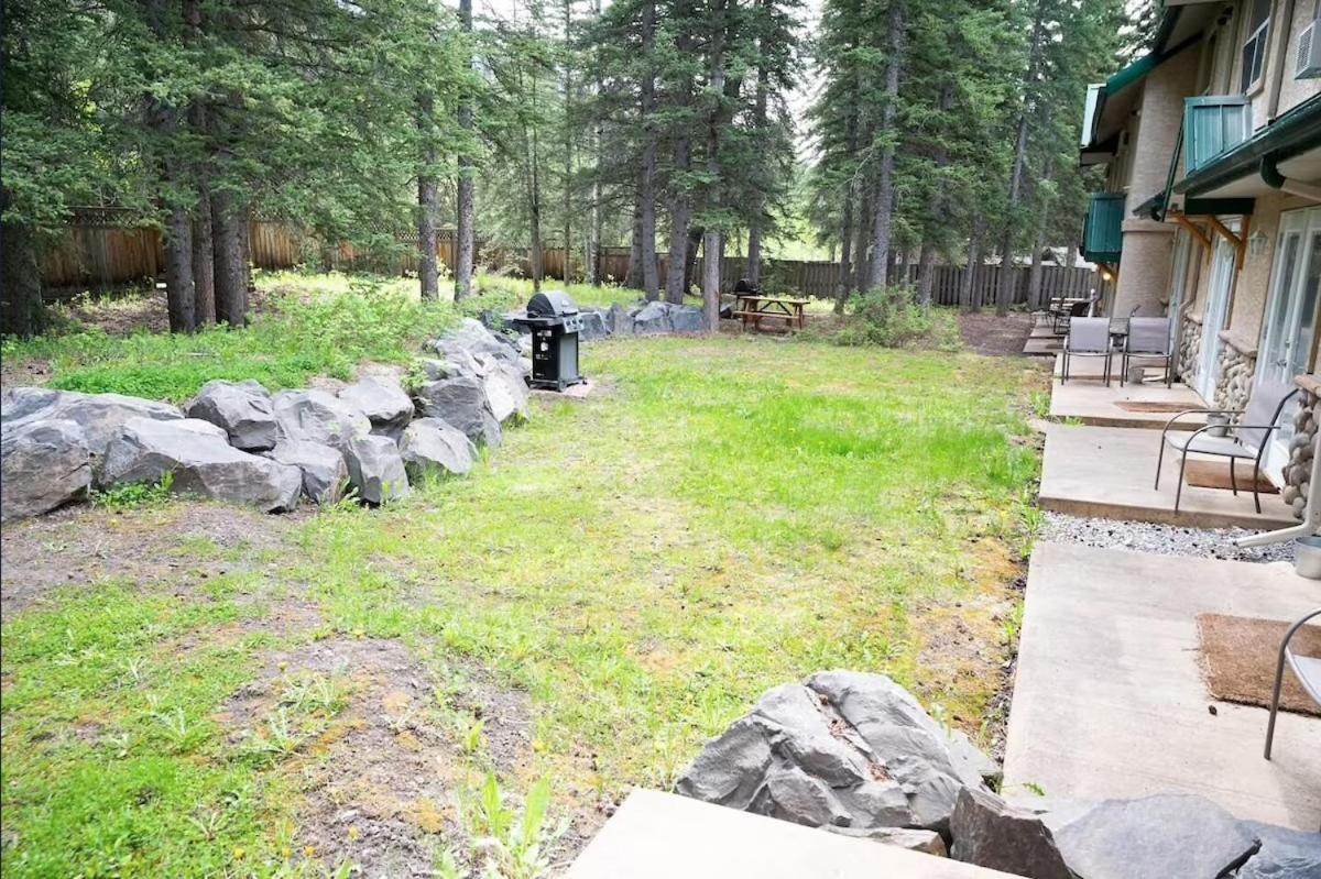 Banff Wood Lodge Канмор Экстерьер фото