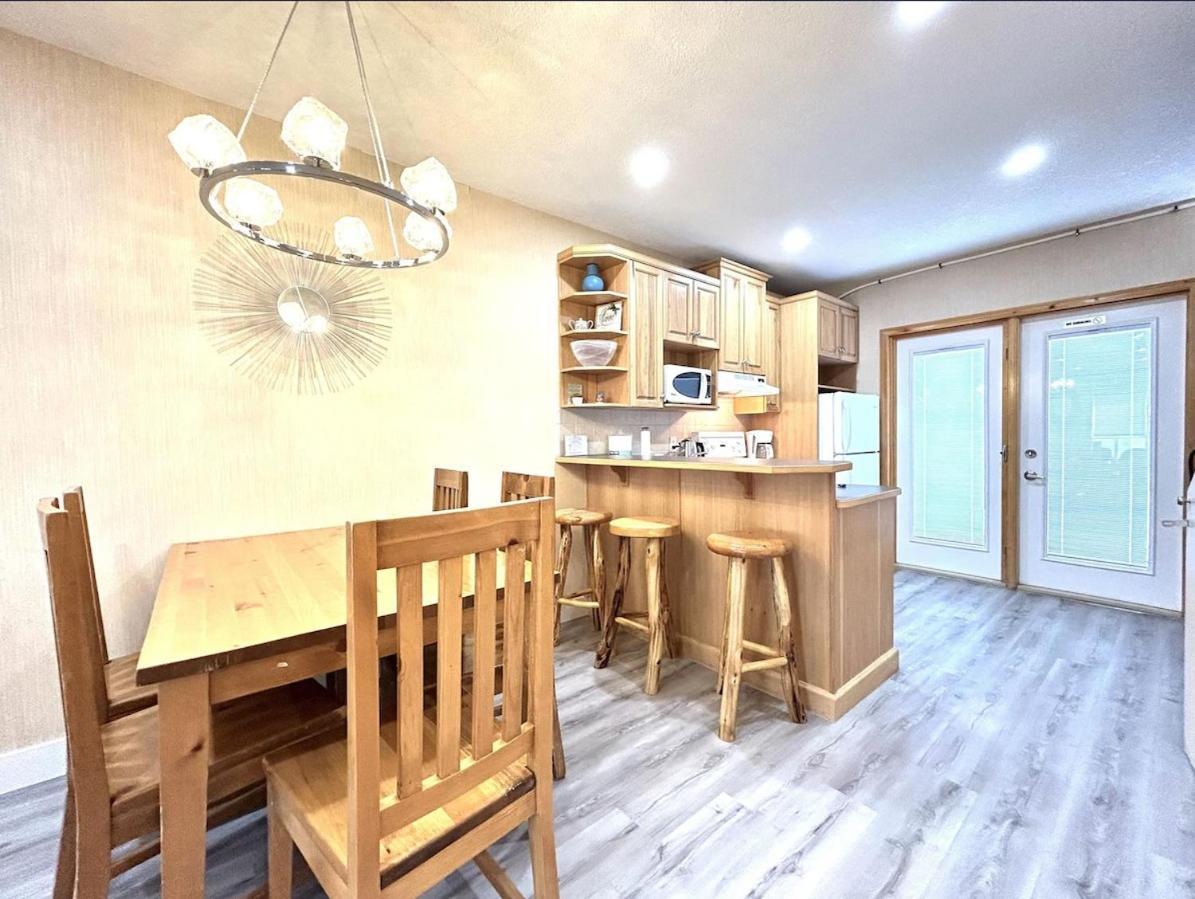 Banff Wood Lodge Канмор Экстерьер фото