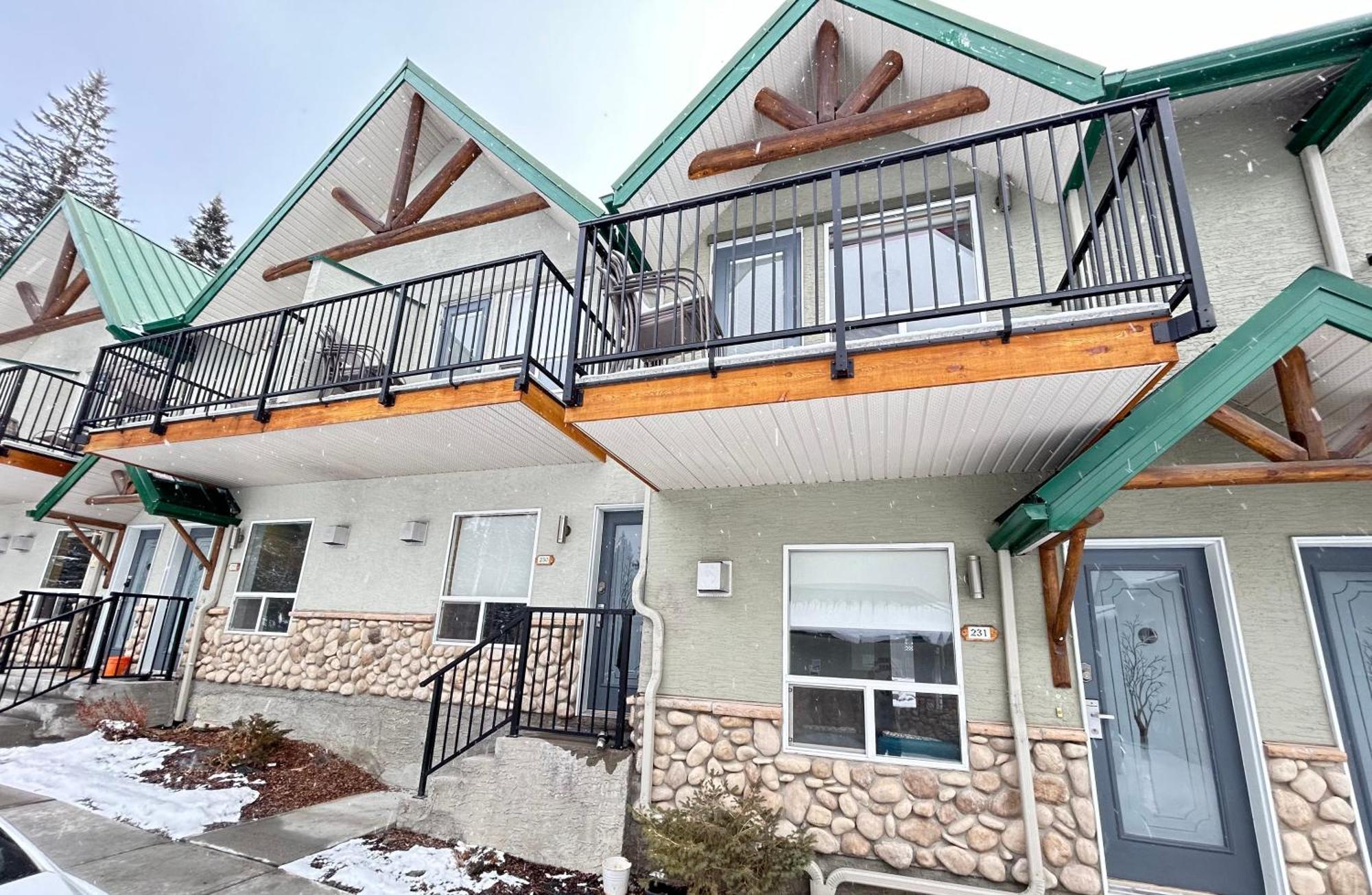 Banff Wood Lodge Канмор Экстерьер фото