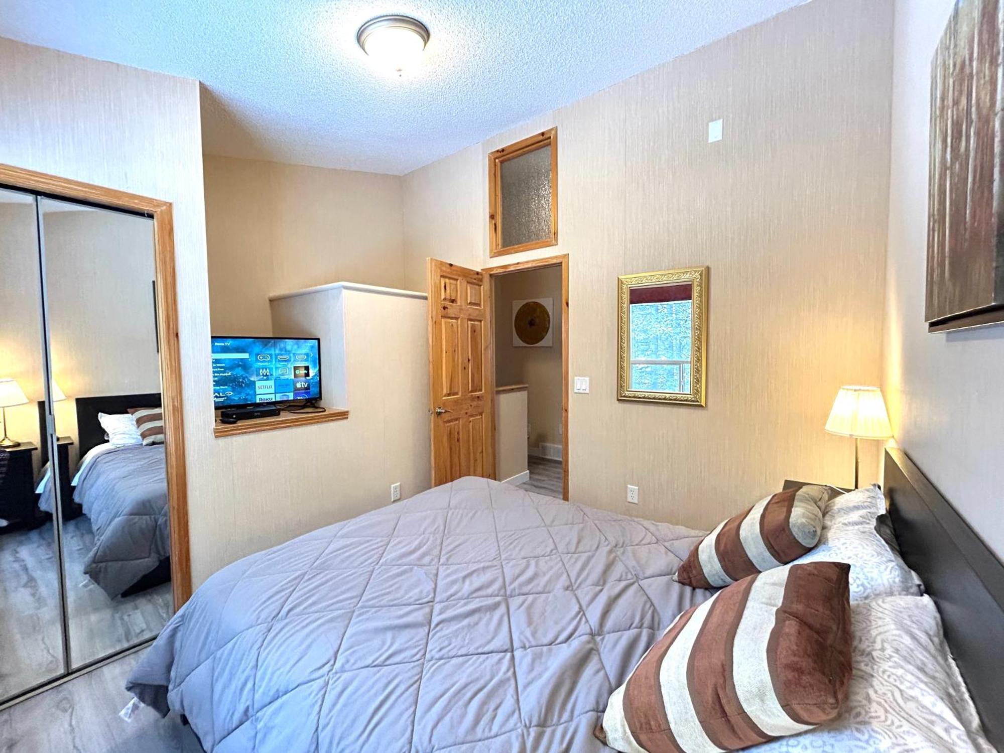 Banff Wood Lodge Канмор Экстерьер фото