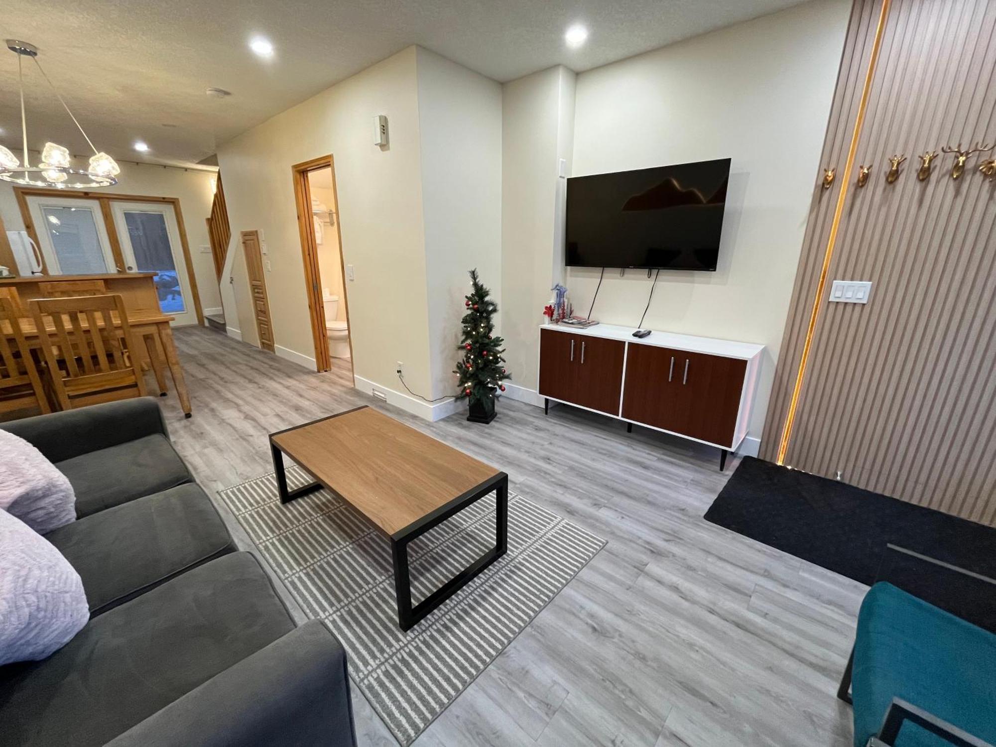 Banff Wood Lodge Канмор Экстерьер фото
