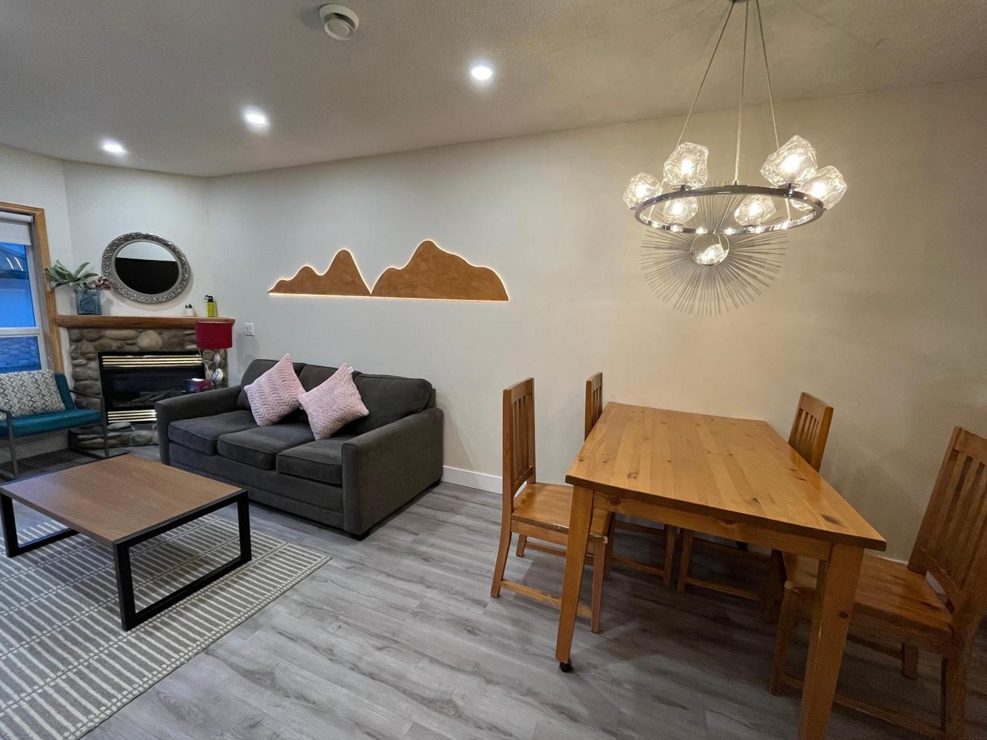 Banff Wood Lodge Канмор Экстерьер фото