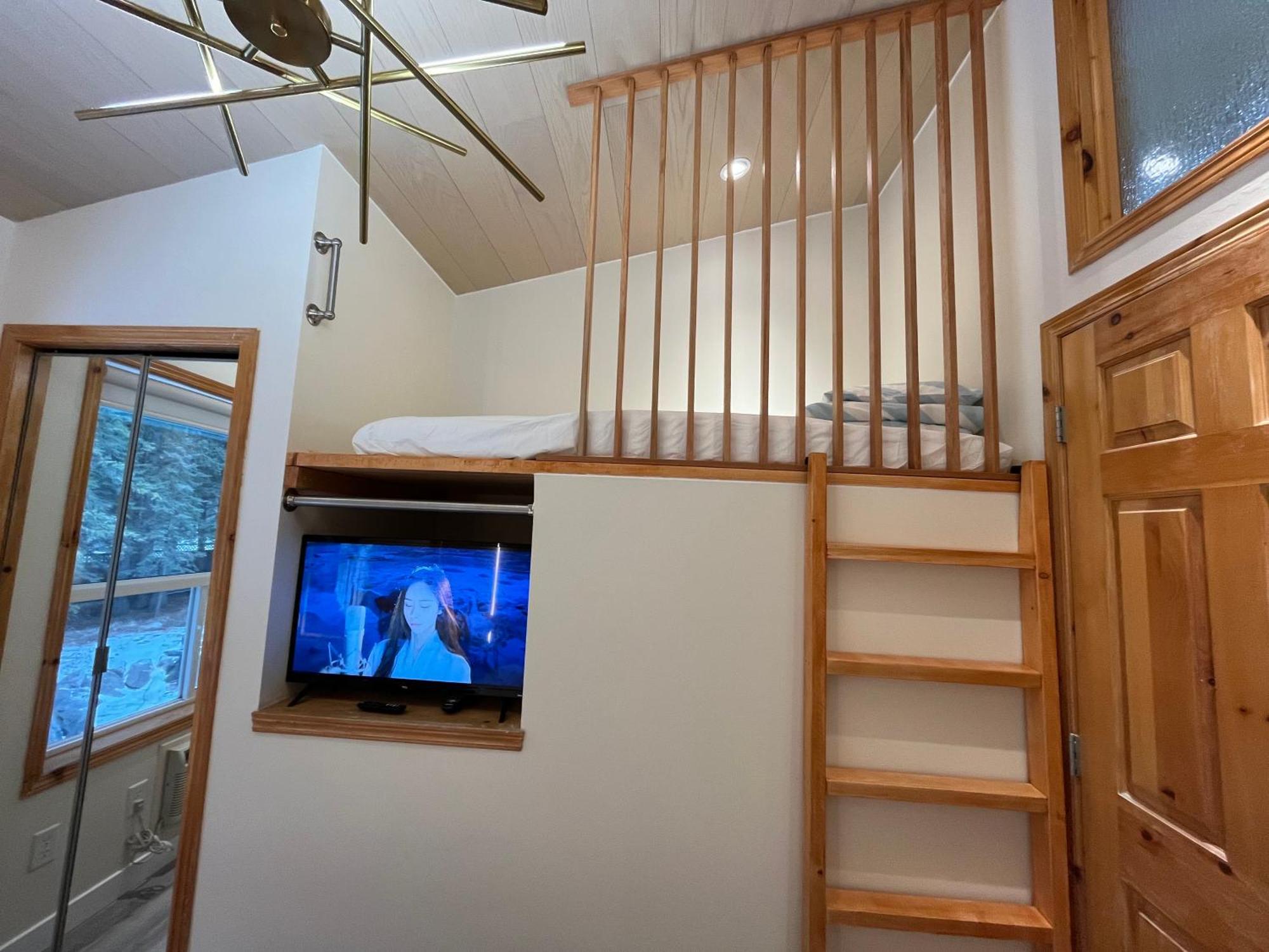 Banff Wood Lodge Канмор Экстерьер фото