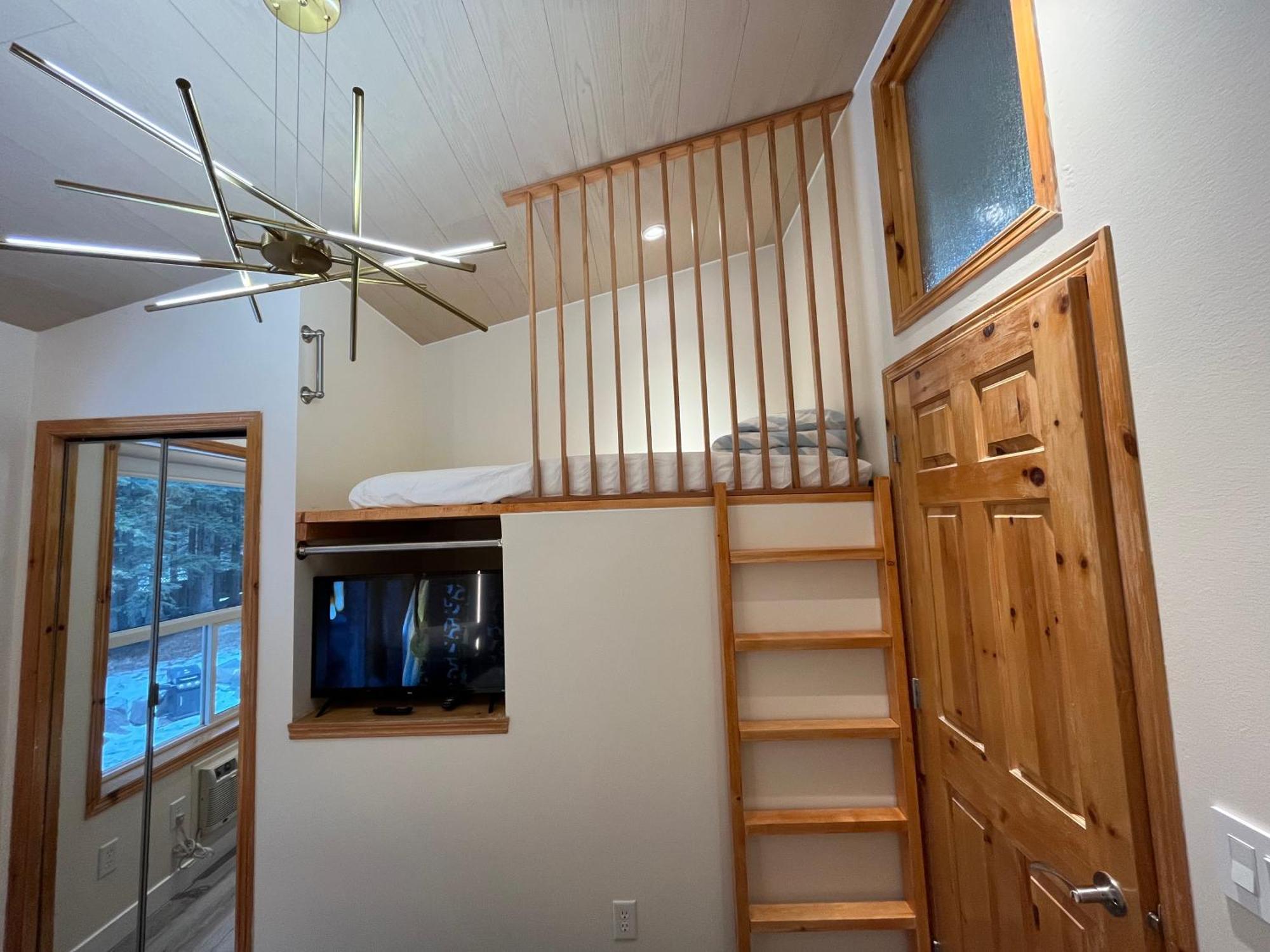 Banff Wood Lodge Канмор Экстерьер фото