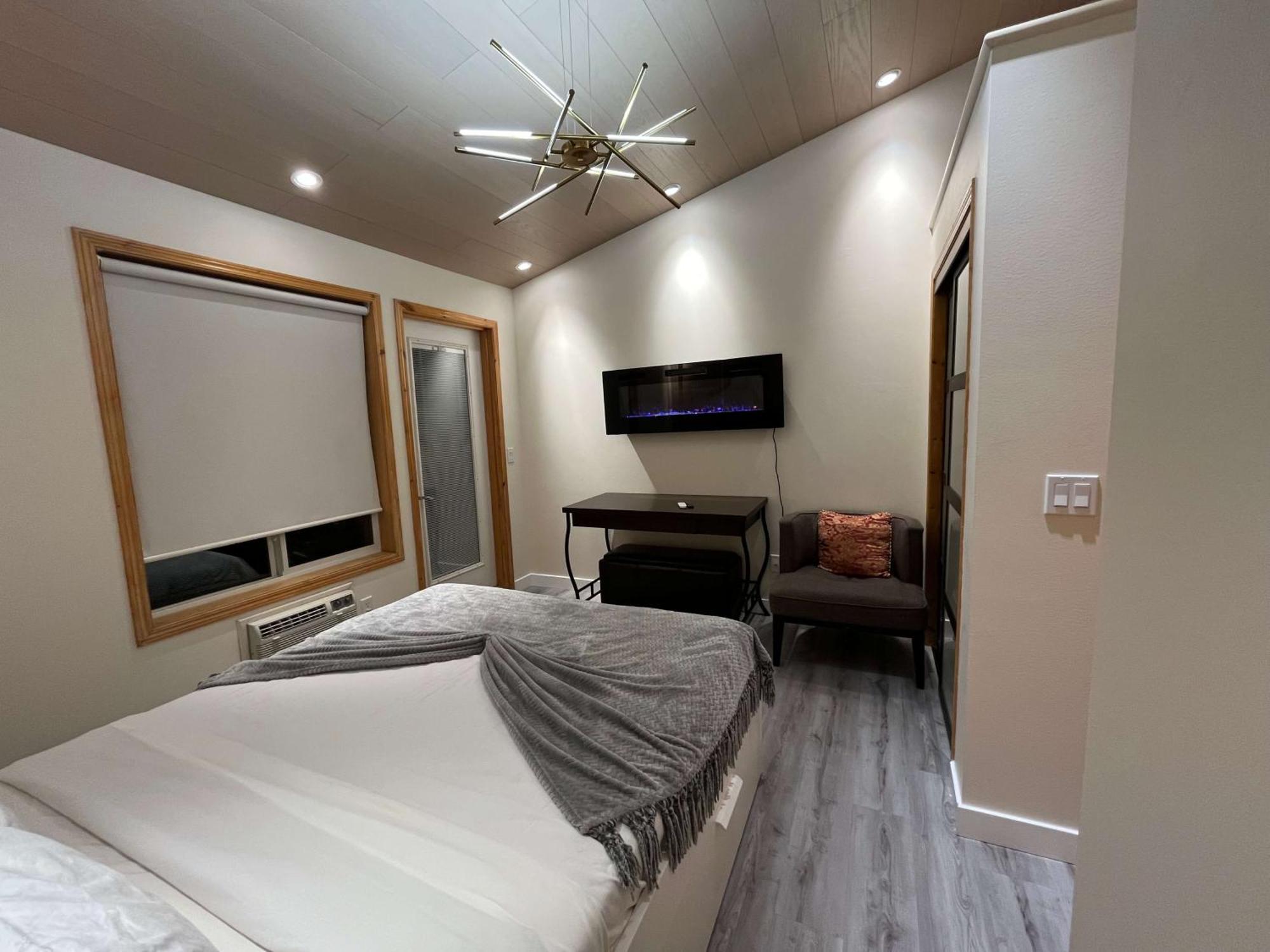 Banff Wood Lodge Канмор Экстерьер фото