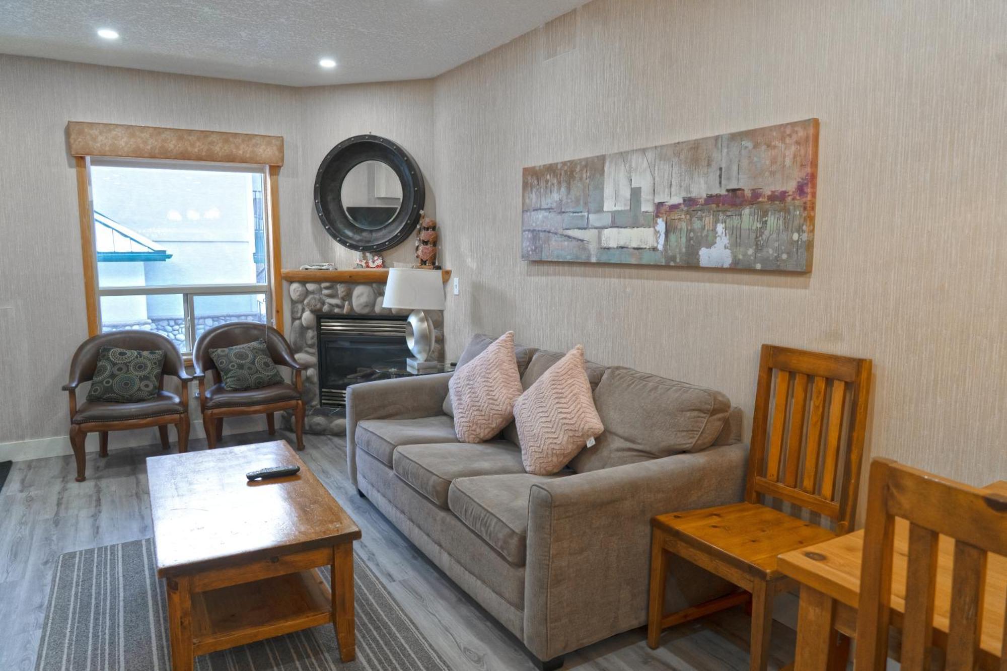 Banff Wood Lodge Канмор Экстерьер фото
