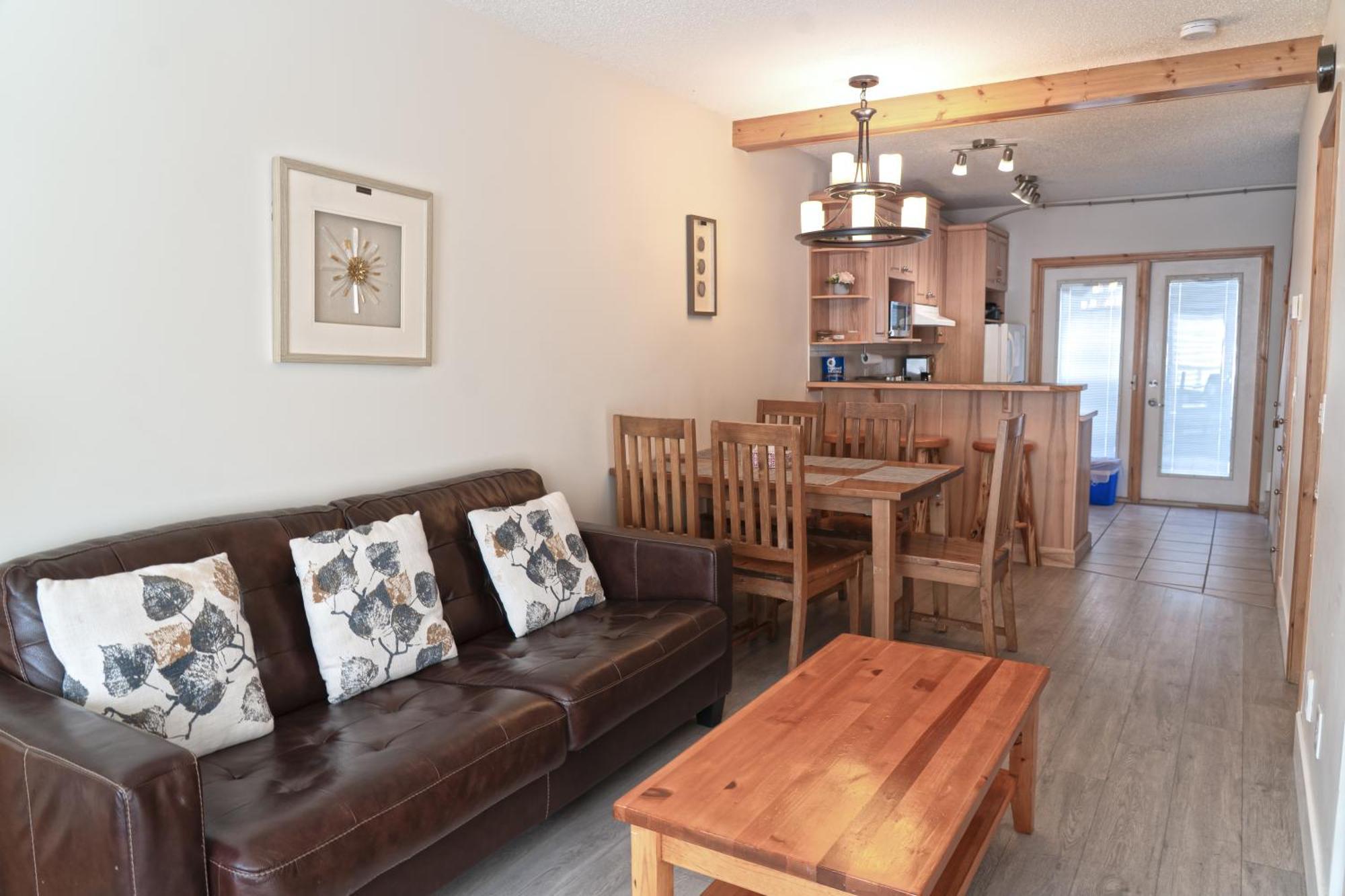 Banff Wood Lodge Канмор Экстерьер фото