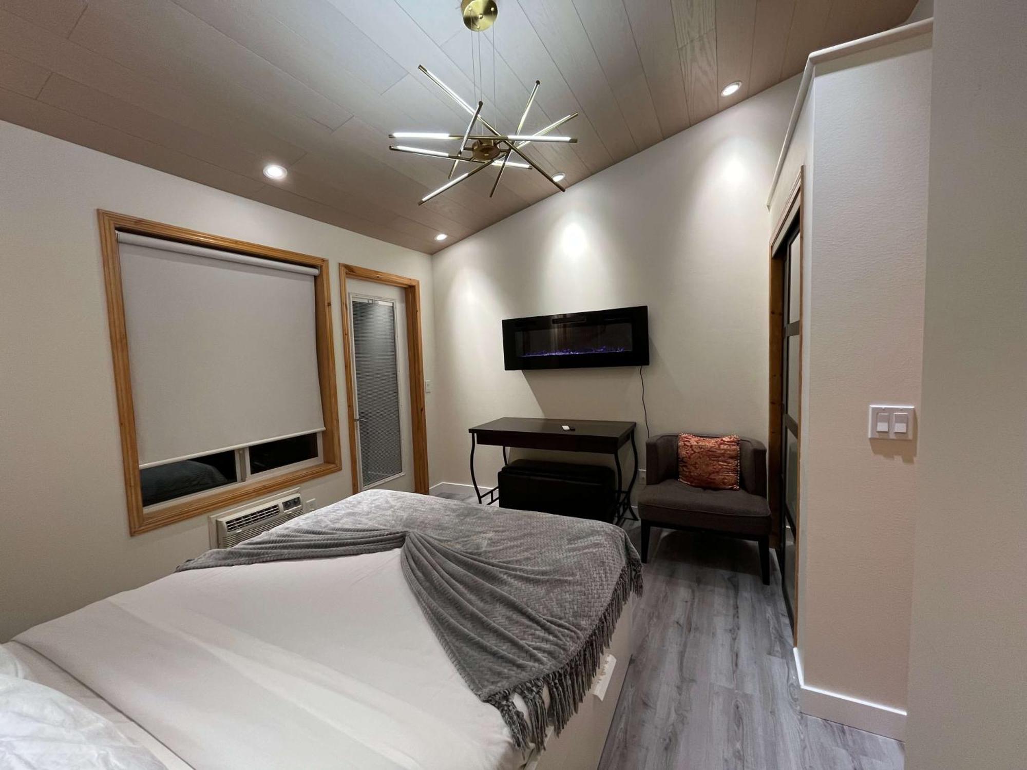 Banff Wood Lodge Канмор Экстерьер фото