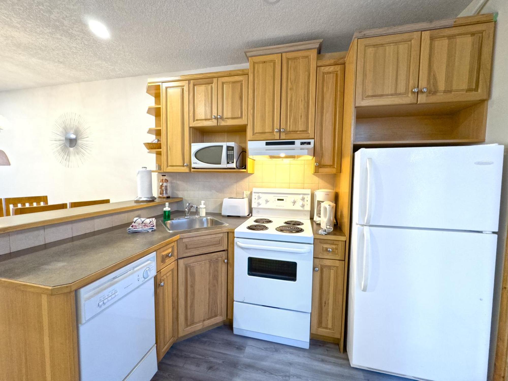 Banff Wood Lodge Канмор Экстерьер фото
