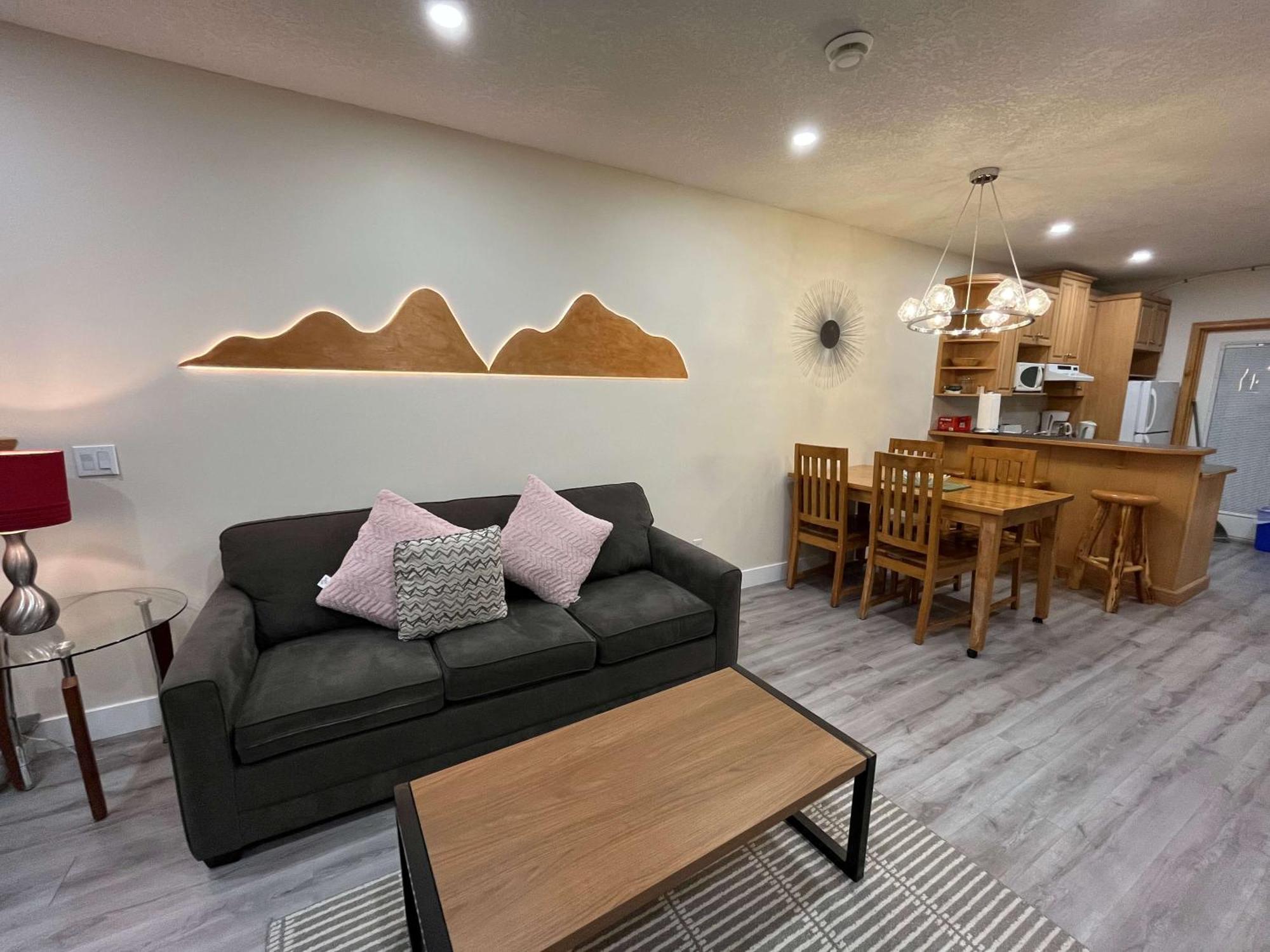 Banff Wood Lodge Канмор Экстерьер фото