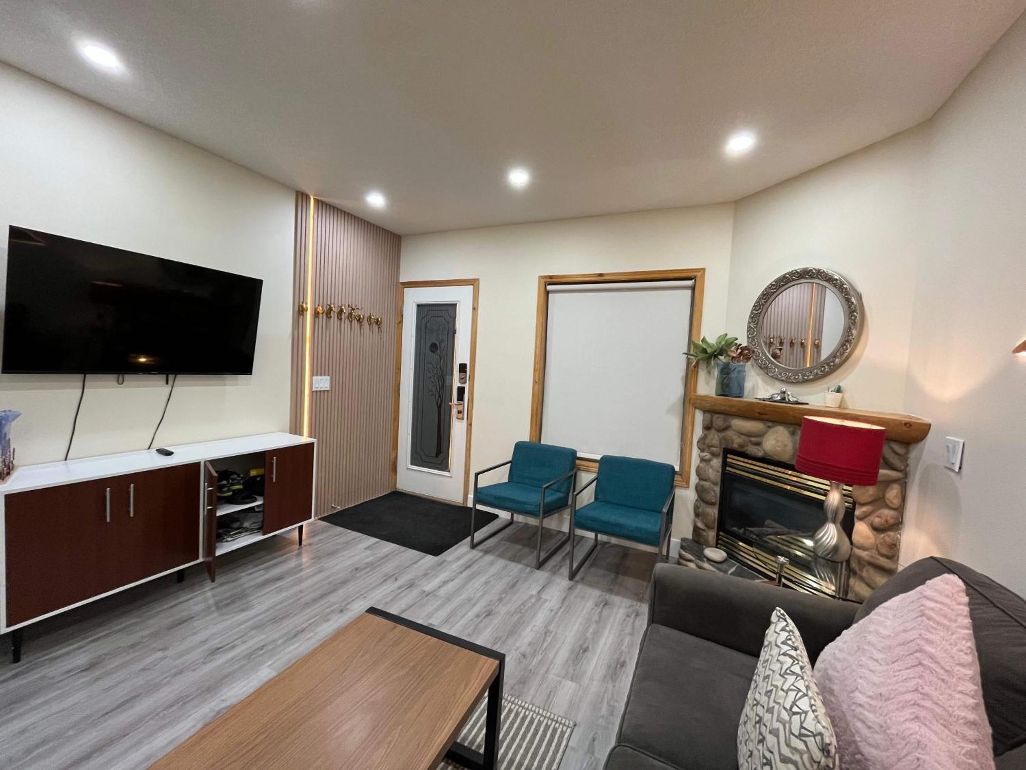 Banff Wood Lodge Канмор Экстерьер фото