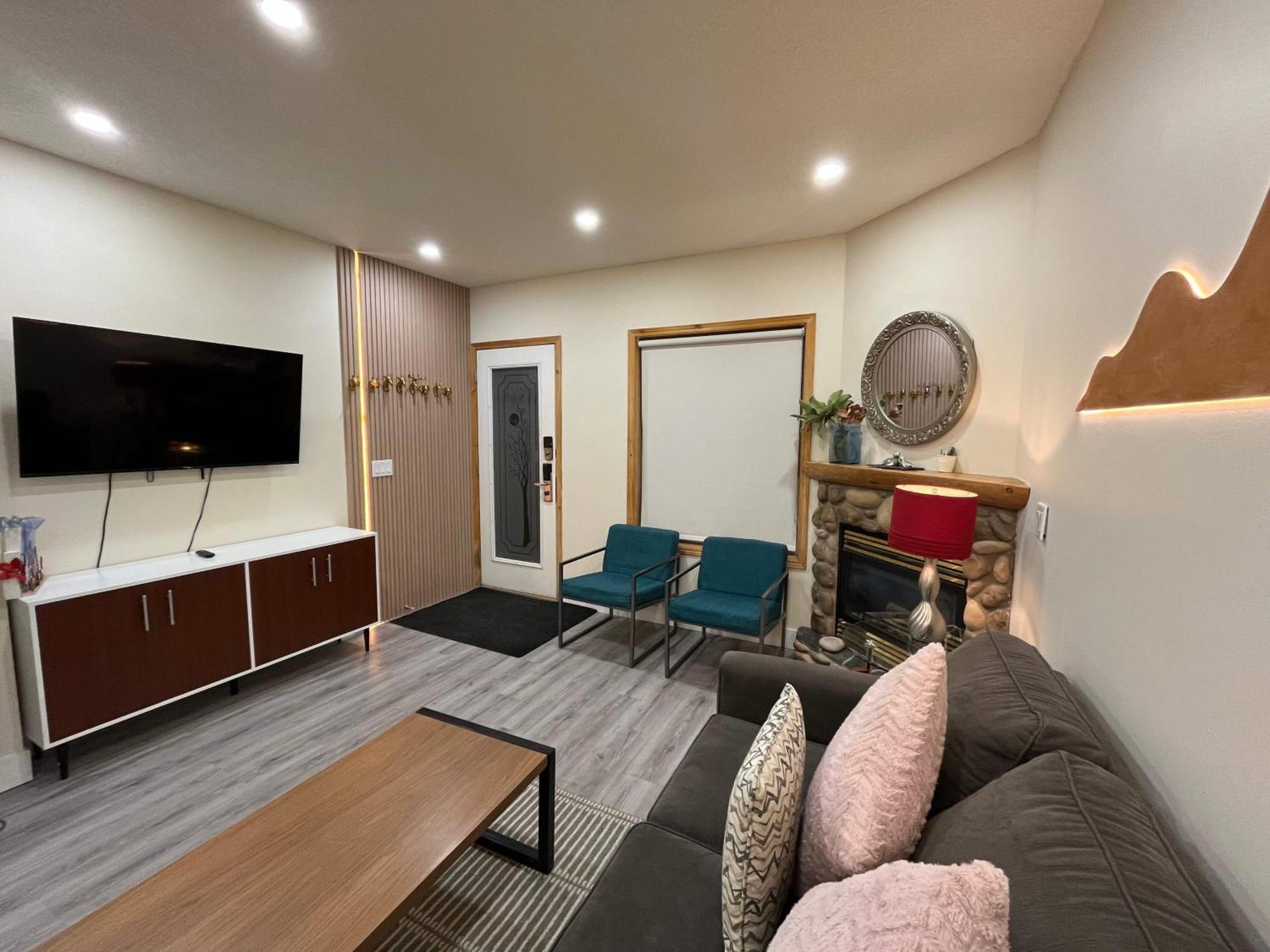 Banff Wood Lodge Канмор Экстерьер фото