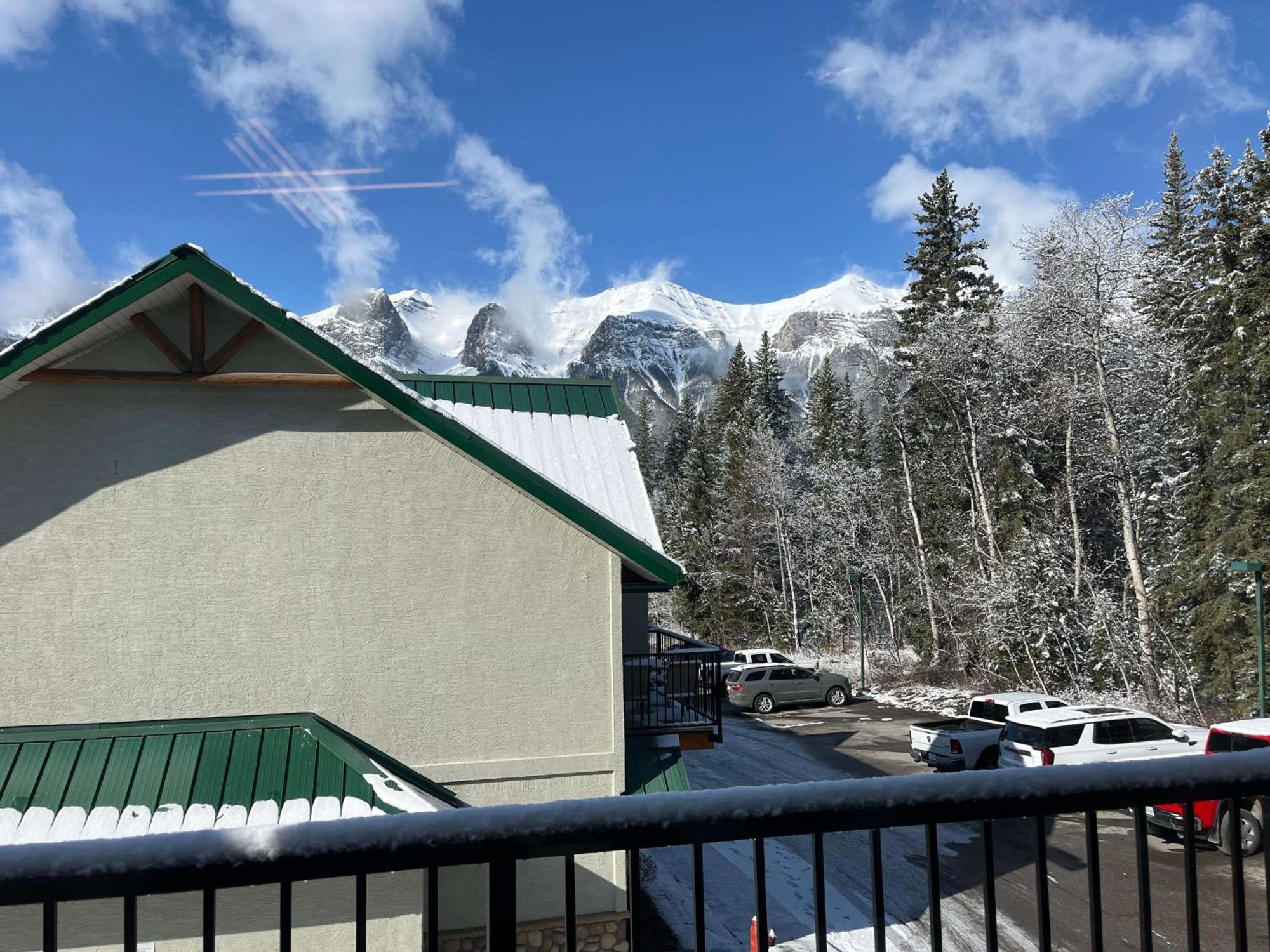 Banff Wood Lodge Канмор Экстерьер фото