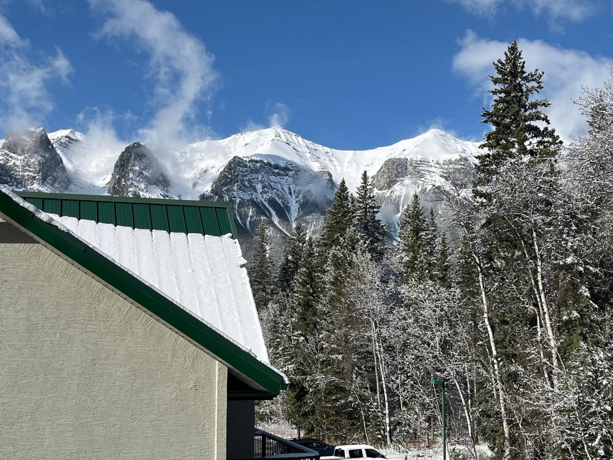 Banff Wood Lodge Канмор Экстерьер фото